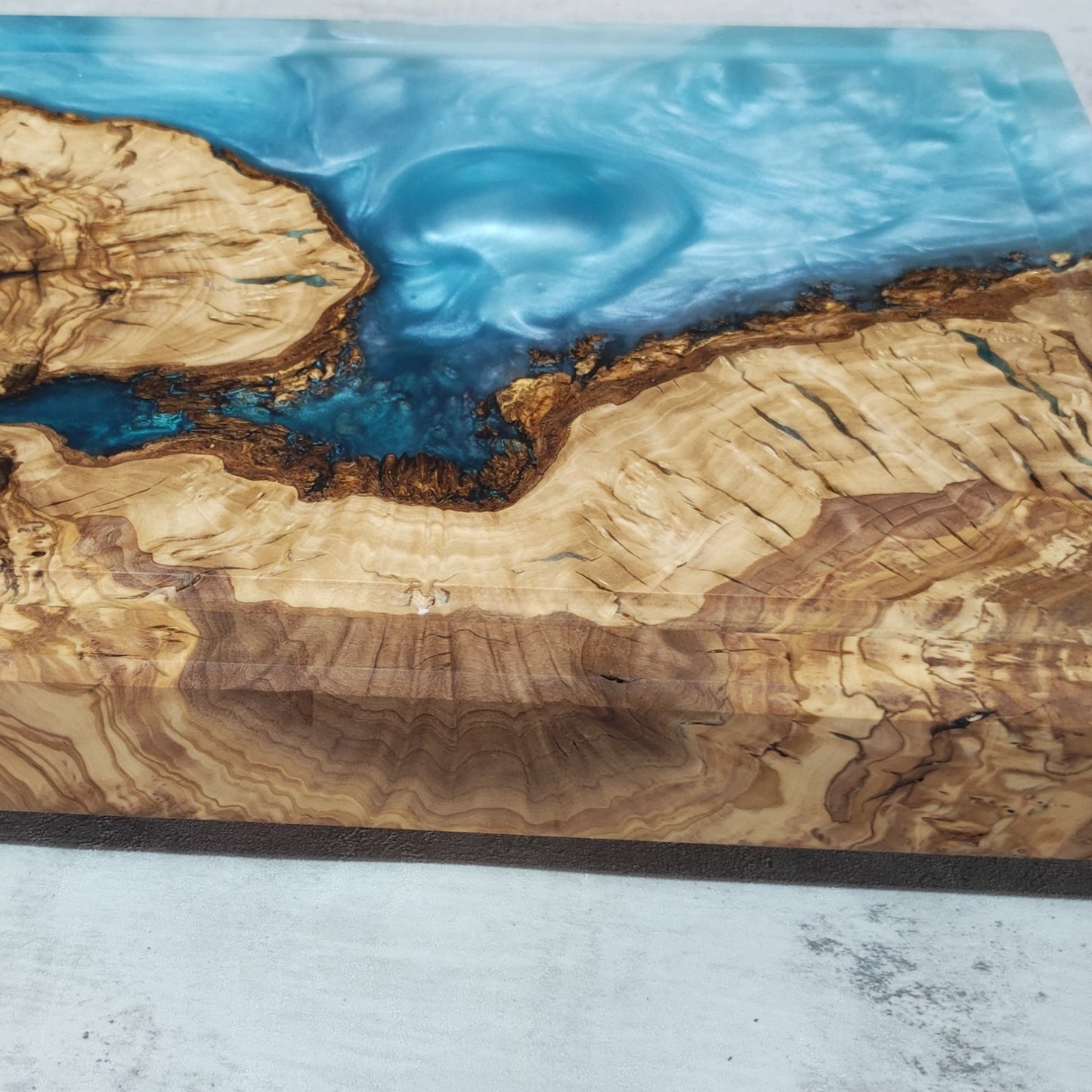 Epoxidharz Schneidebrett  Ice Blau