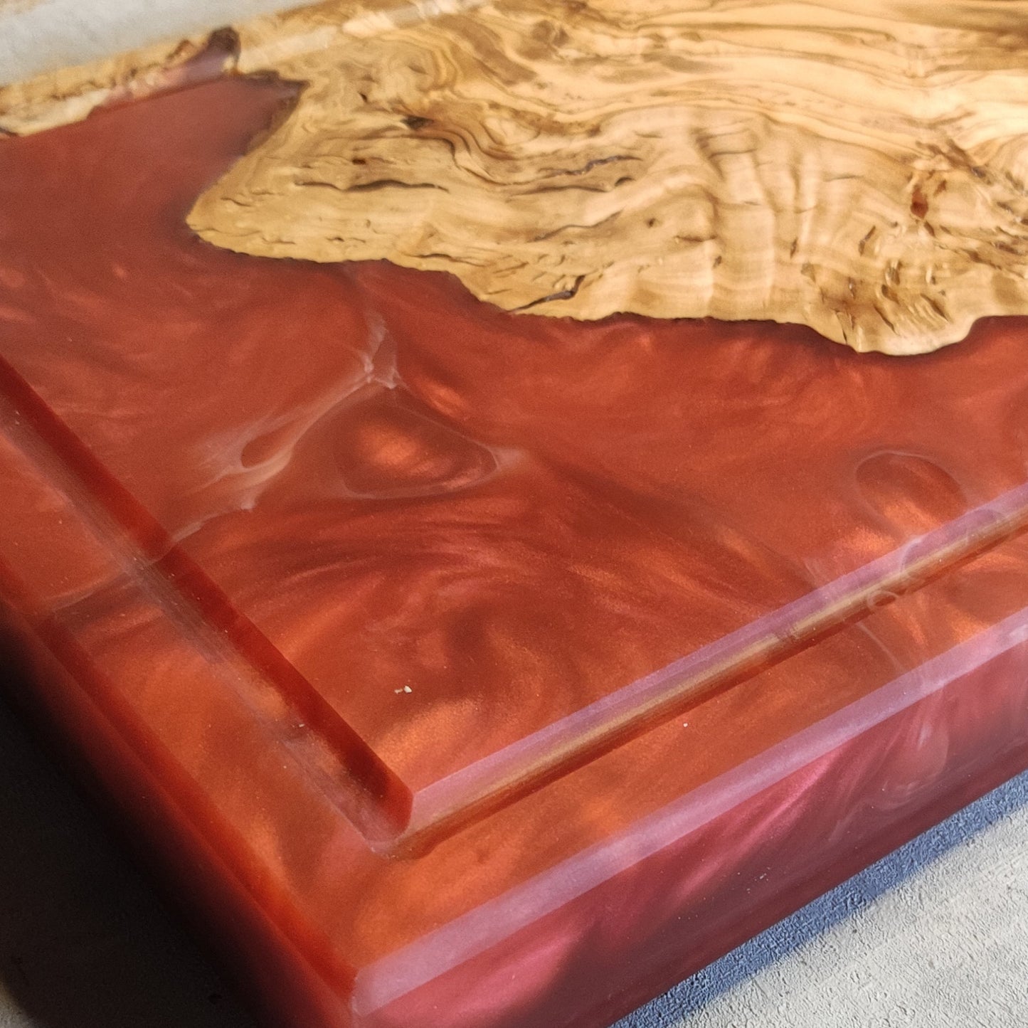 Epoxidharz Schneidebrett Metallic Rot